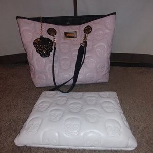 Large Betsy Johnson Skull Purse w/matching pouch